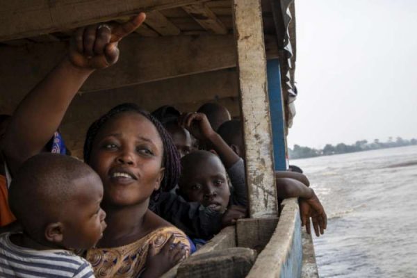 Miles de personas regresan a casa desde la República Democrática del Congo
