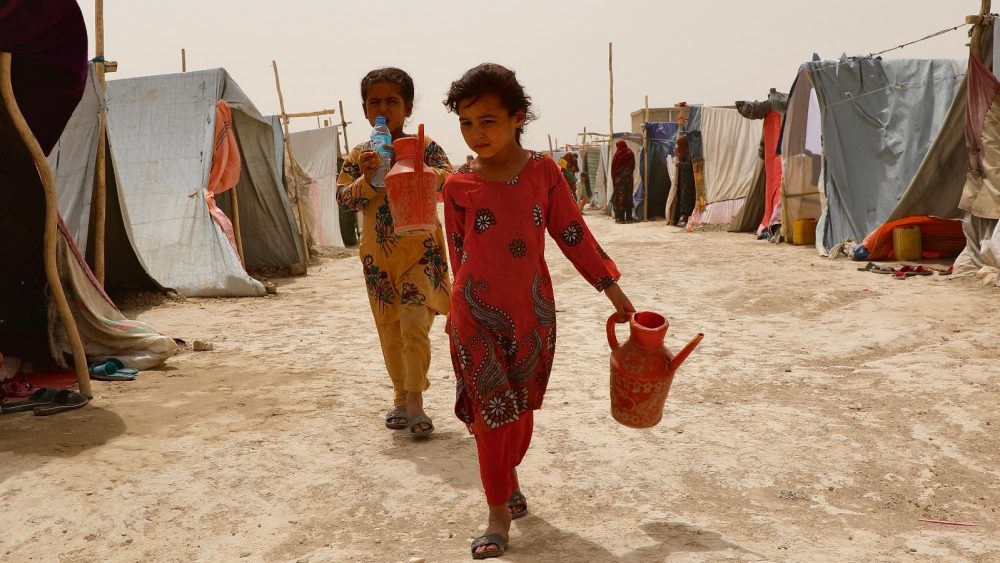 En lo que va de 2021, la violencia ha obligado a más de 550.000 personas afganas a huir en busca de seguridad y abrigo en otro lugar del país. El 80% son mujeres, niñas y niños. Las necesidades humanitarias son extremas. Foto: ACNUR