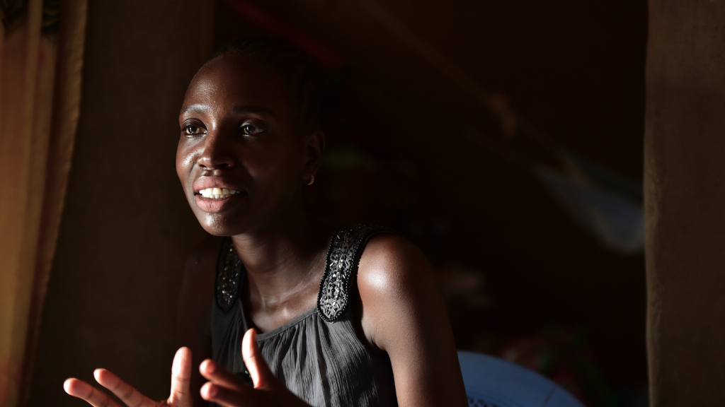 Mercy Akuot, la joven refugiada sudsudanesa que lucha contra el matrimonio infantil. Foto: © UNHCR/Anthony Karumba