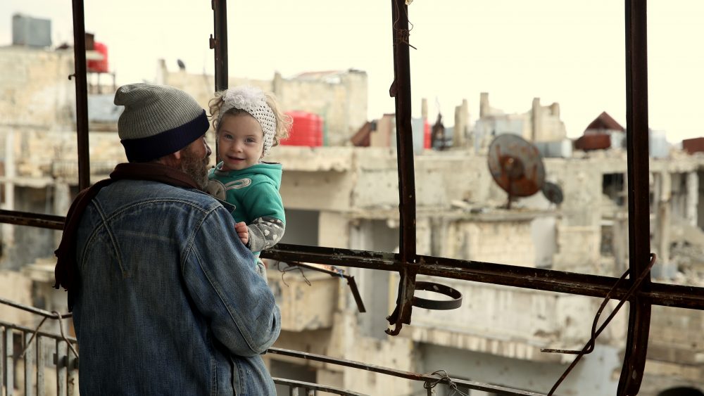 Una familia siria regresa a su hogar