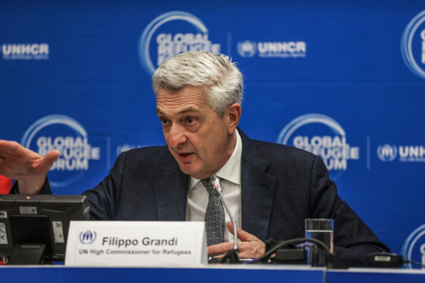 Filippo Grandi, Alto Comisionado de la ONU para los Refugiados, participa en una rueda de prense en el Foro Mundial sobre los Refugiados de 2023. © ACNUR/Will Swanson