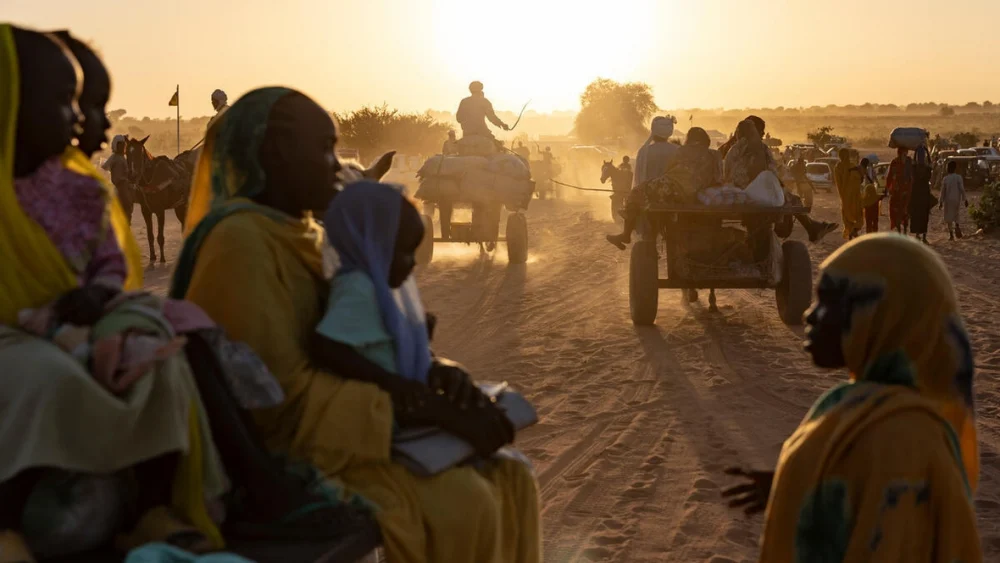 Refugiados sudaneses llegan a la ciudad fronteriza de Adre, Chad, en octubre de 2024. © ACNUR/Andrew McConnell