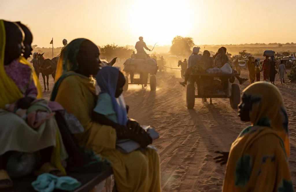 Refugiados sudaneses llegan a la ciudad fronteriza de Adre, Chad, en octubre de 2024. © ACNUR/Andrew McConnell