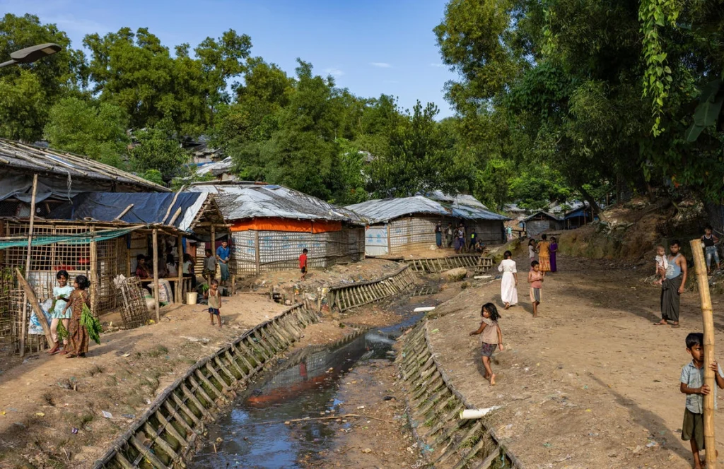 Refugiados rohingya en un campamento de Cox’s Bazar, en Bangladesh. © ACNUR/Susan Hopper