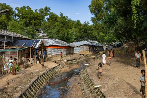 Refugiados rohingya en un campamento de Cox’s Bazar, en Bangladesh. © ACNUR/Susan Hopper
