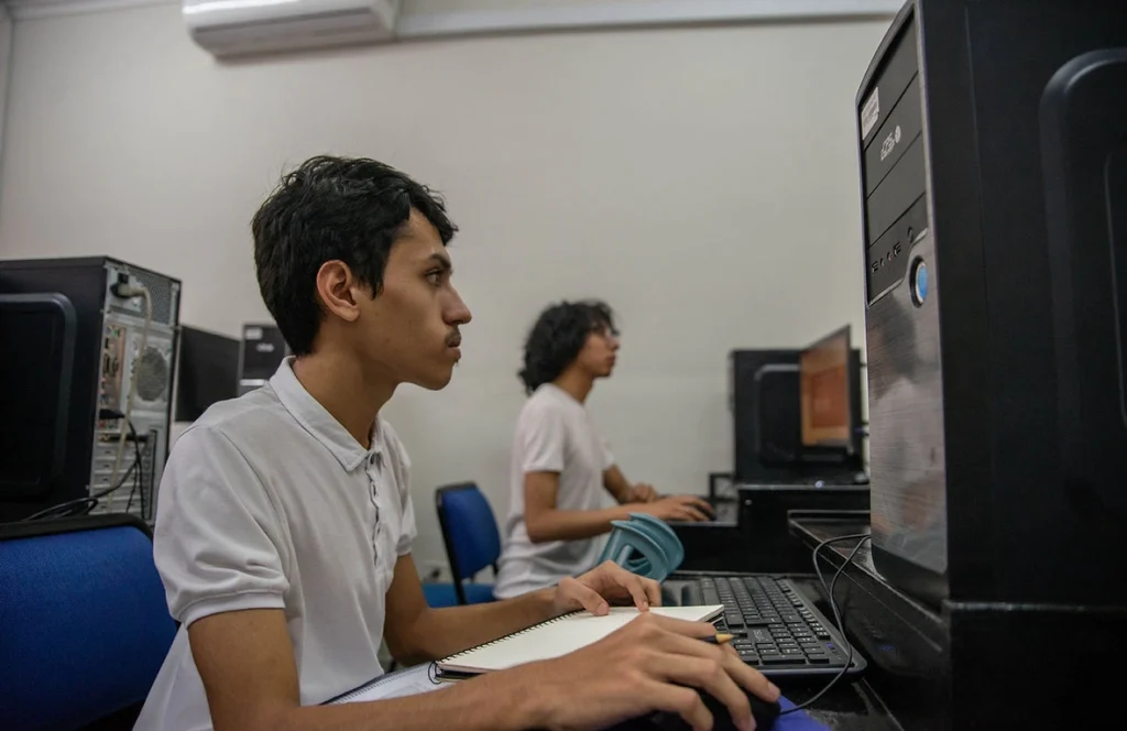 El sueño de Juan David: estudiar la carrera de ingeniería en sistemas. © ACNUR/Sara Aliaga