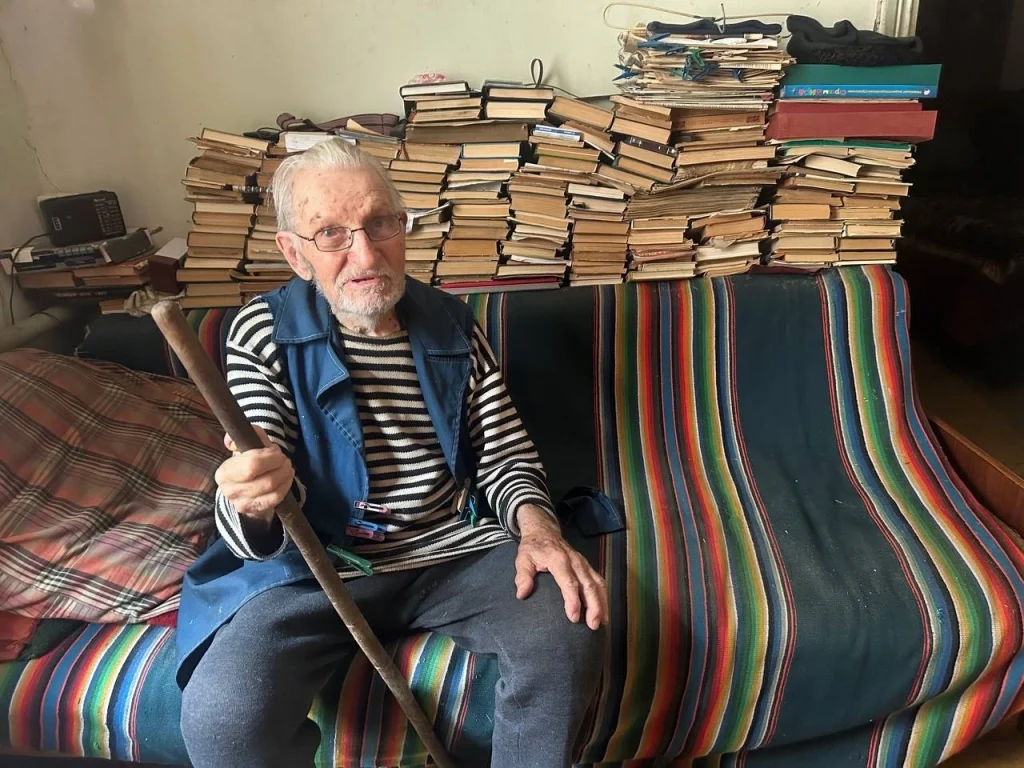 Volodymyr, de 95 años, en su hogar en Jersón, Ucrania.