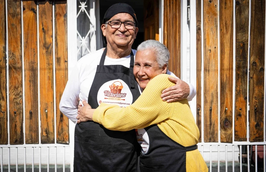 Gracias a diversos programas apoyados por ACNUR, María Teresa y Victor han hecho crecer su negocio, llegando a ser reconocidos por CDI Chile como “Emprendedores del año 2023”. © ACNUR/Yhan Cancino