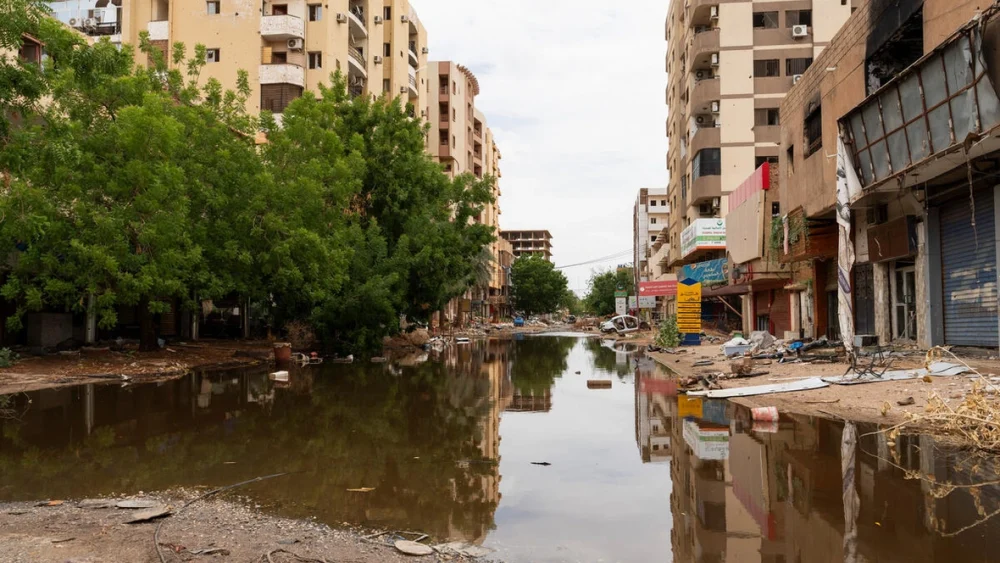 Jartum, la capital de Sudán, ha sufrido graves daños en más de dos años de conflicto. © ACNUR/Ala Kheir