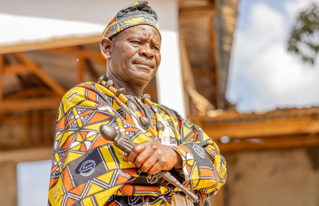 Martin Azia Sodea, Jefe de la aldea de Gado-Badzéré, en Camerún, es el ganador del Premio Nansen para los Refugiados de ACNUR 2025. © ACNUR/Charity Nzomo