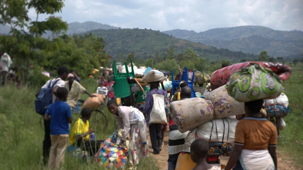 Miles de familias huyen de los intensos combates en el este de la República Democrática del Congo y cruzan a Burundi en busca de seguridad. © ACNUR/Bernard Ntwari