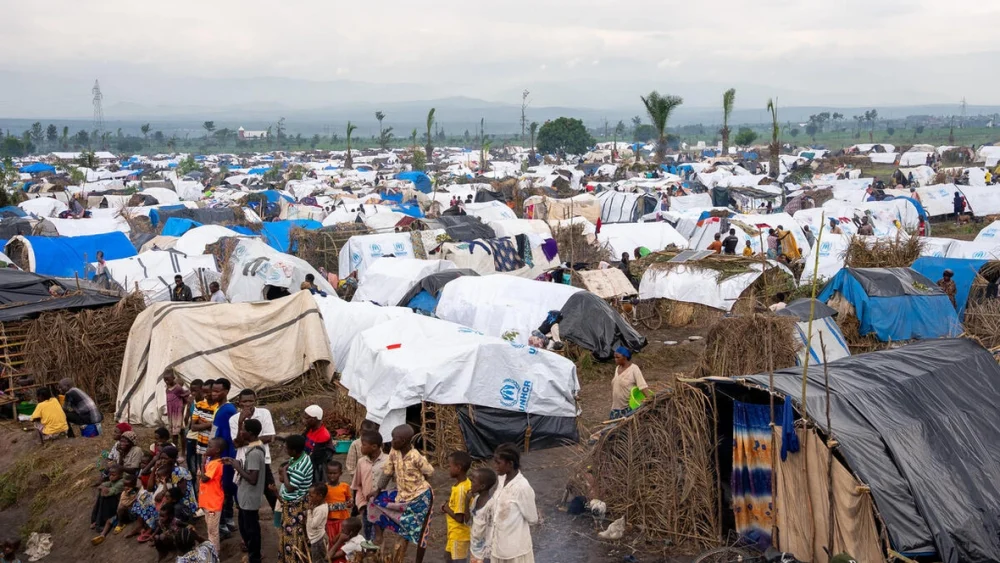 Decenas de miles de personas refugiadas congoleñas han huido a Burundi en los últimos meses, lo que ha supuesto una enorme presión para los recursos humanitarios. © ACNUR/Arnold Temple